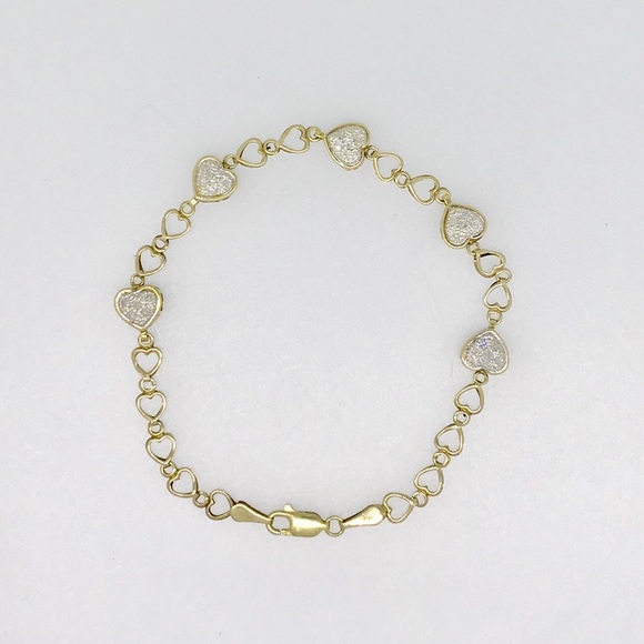 Jewelry - NWT .15 ctw diamond heart bracelet in 10kt YG
